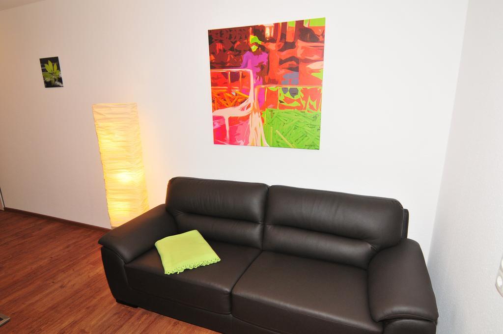Fewo Samanta Schmider- Auch Kurzfristig Ep Karten Garantiert! Apartman Rust Szoba fotó