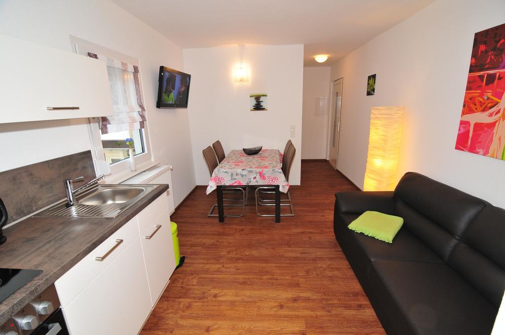 Fewo Samanta Schmider- Auch Kurzfristig Ep Karten Garantiert! Apartman Rust Szoba fotó