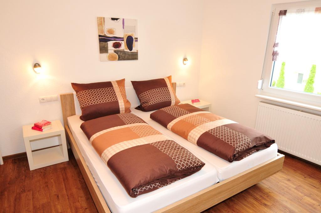 Fewo Samanta Schmider- Auch Kurzfristig Ep Karten Garantiert! Apartman Rust Szoba fotó