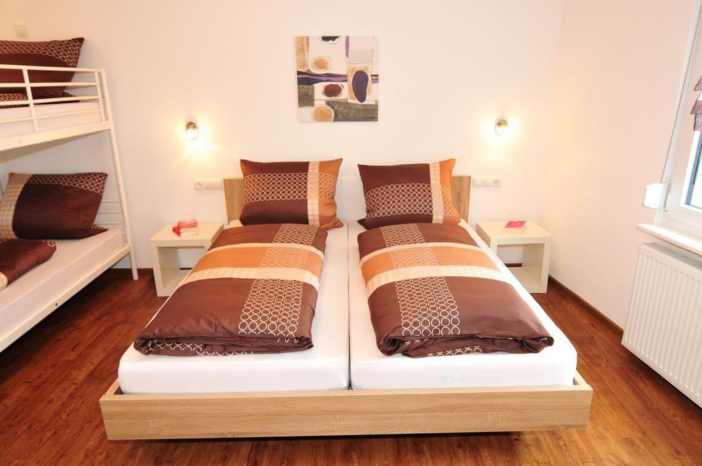 Fewo Samanta Schmider- Auch Kurzfristig Ep Karten Garantiert! Apartman Rust Szoba fotó