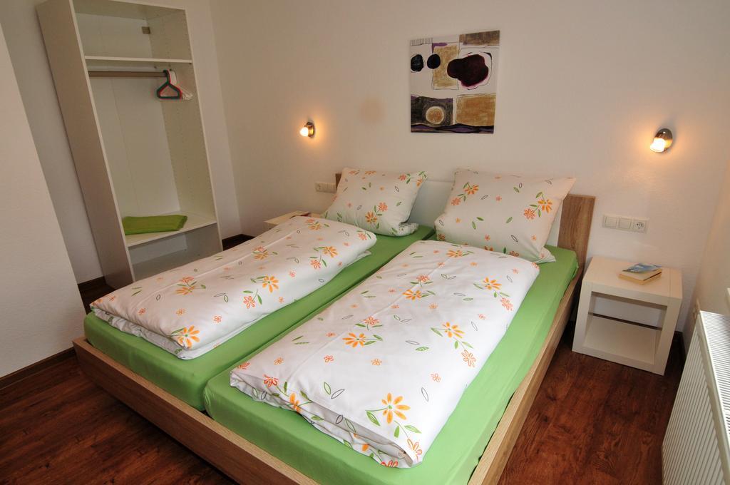 Fewo Samanta Schmider- Auch Kurzfristig Ep Karten Garantiert! Apartman Rust Szoba fotó