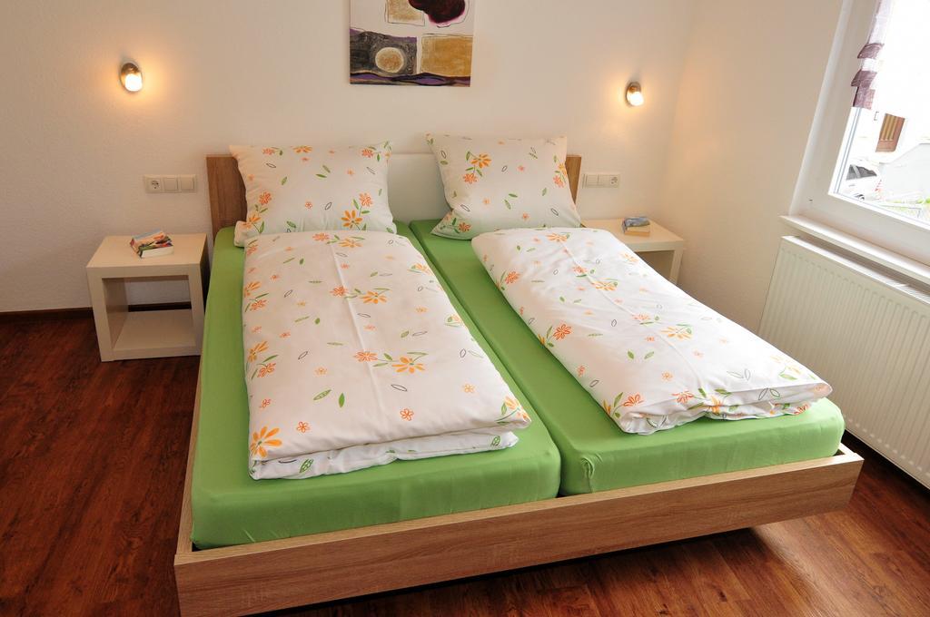 Fewo Samanta Schmider- Auch Kurzfristig Ep Karten Garantiert! Apartman Rust Szoba fotó